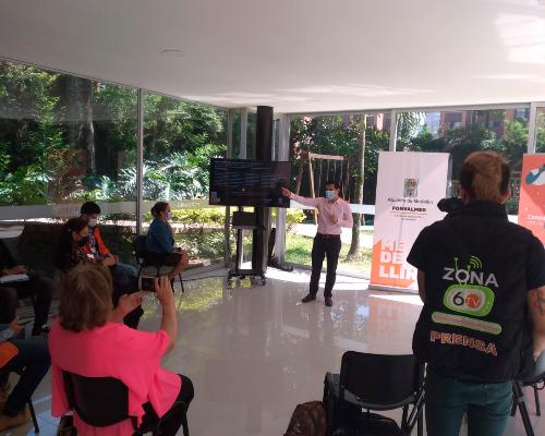 FotografoFoto Alcaldía de Medelllín:Premio de Periodismo Alcaldía de Medellín entregará $99 millones como reconocimiento a la comunicación alternativa, independiente, comunitaria y ciudadana. 